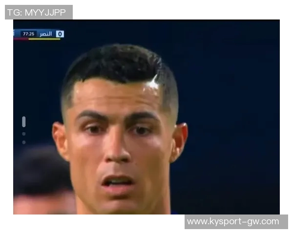 C罗任意球惊险攻门被门将神勇扑出差一点就破门