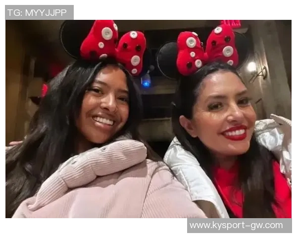 女友社媒分享与内维斯迪士尼乐园甜蜜游玩瞬间引发热议